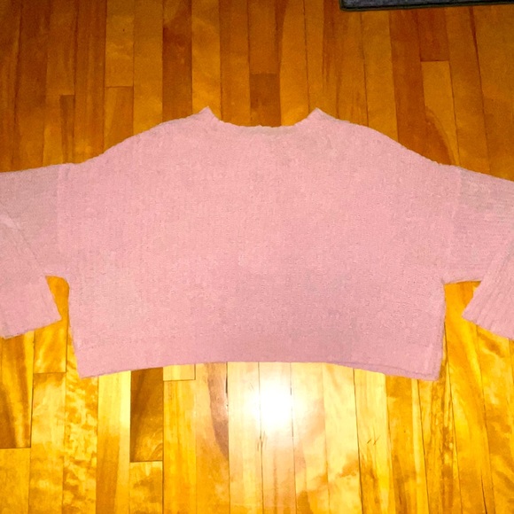✅4/$20✅ American Eagle Women’s Light pink cropped style long sleeve sweater - Picture 2 of 6